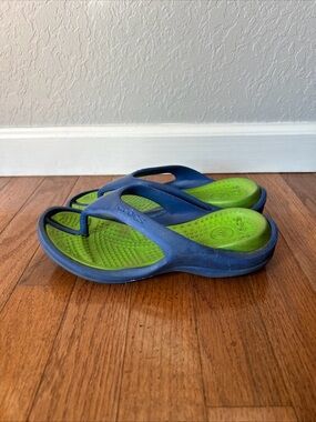 Crocs Athens Thong Sandals Toe Post Flip Flops Women’s Size 5 Green Blue